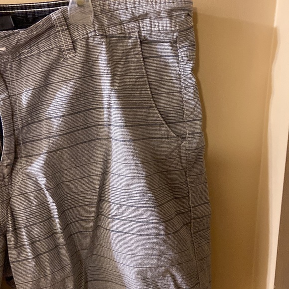 Mountain Ridge grey & white shorts size 42 - Picture 3 of 5